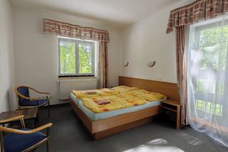 Pěkné ubytování, neochotný personál. To je známý poutní hotel na Vysočině - Médium.cz